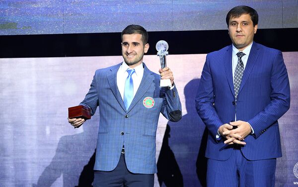 Фатхулло Фатхулоев - лучший футболист Таджикистана 2017 года - Sputnik Тоҷикистон