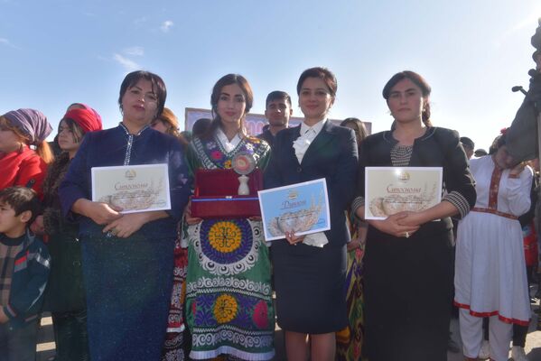 Конкурс лепешек Таджикистане - Лепешка краса Дастархана - Sputnik Таджикистан