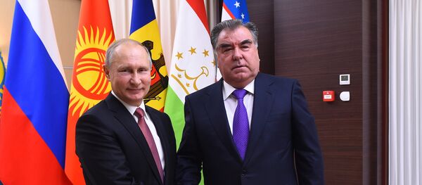 Президент России Владимир Путин и глава Таджикистана Эмомали Рахмон Президент России Владимир Путин и глава Таджикистана Эмомали Рахмон - Sputnik Тоҷикистон