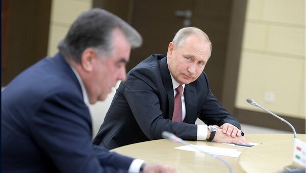 Президент России Владимир Путин и глава Таджикистана Эмомали Рахмон - Sputnik Таджикистан