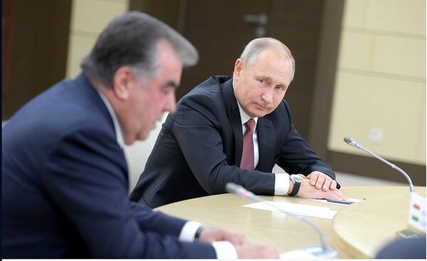 Президент России Владимир Путин и глава Таджикистана Эмомали Рахмон Президент России Владимир Путин и глава Таджикистана Эмомали Рахмон - Sputnik Таджикистан
