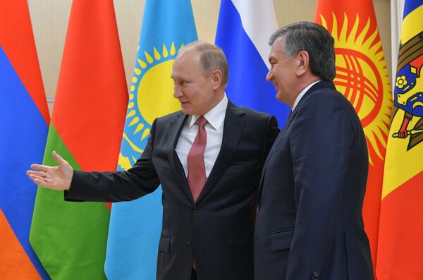 Президент РФ Владимир Путин и президент Узбекистана Шавкат Мирзиёев Президент РФ Владимир Путин и президент Узбекистана Шавкат Мирзиёев - Sputnik Таджикистан