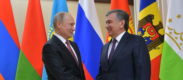 Президент РФ Владимир Путин и президент Республики Узбекистан Шавкат Мирзиёев Президент РФ Владимир Путин и президент Республики Узбекистан Шавкат Мирзиёев - Sputnik Тоҷикистон