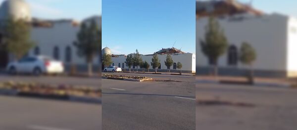 Сорванные крыши домов и поваленные деревья: стихийное бедствие в Худжанде Сорванные крыши домов и поваленные деревья: стихийное бедствие в Худжанде - Sputnik Таджикистан