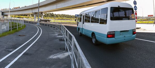 Автобус на трассе - Sputnik Тоҷикистон