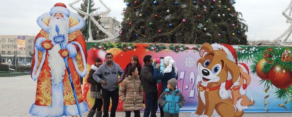 Ёлка у цирка, архивное фото - Sputnik Таджикистан