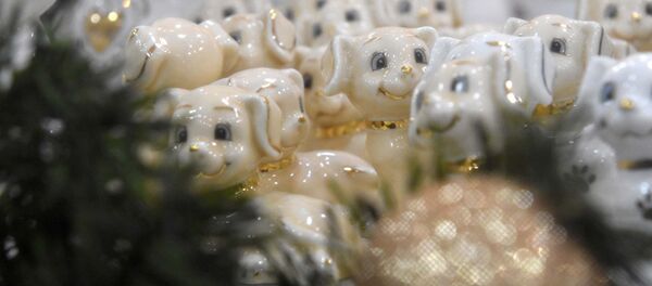 Магазины с новогодними сувенирами, архивное фото - Sputnik Таджикистан