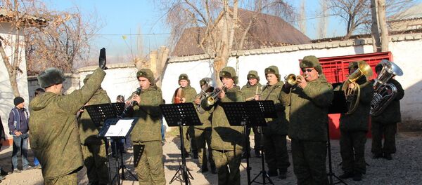 Военные музыканты 201-й российской военной базы, архивное фото Военные музыканты 201-й российской военной базы, архивное фото - Sputnik Таджикистан