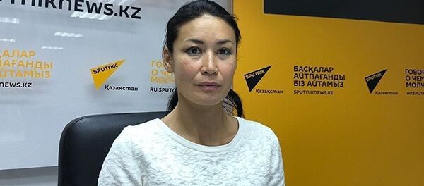 Руководитель общественного объединения по защите животных Инукобо Лилия Сарсенова, архивное фото Руководитель общественного объединения по защите животных Инукобо Лилия Сарсенова, архивное фото - Sputnik Таджикистан