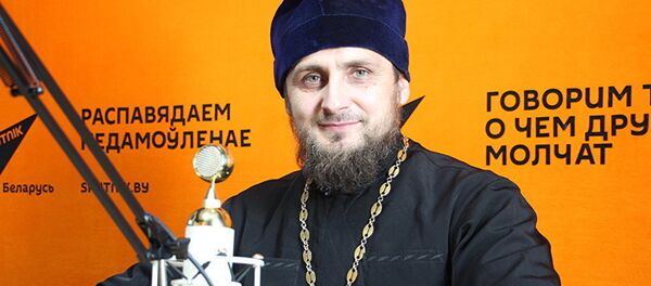 Настоятель прихода храма Святого Николая Японского отец Павел Сердюк Настоятель прихода храма Святого Николая Японского отец Павел Сердюк - Sputnik Таджикистан