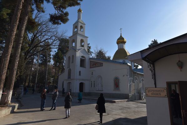 Кафедральный собор Душанбинской и Таджикистанской епархии Русской православной церкви - Sputnik Таджикистан