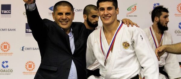 Дзюдоист Толиб Джебов с отцом, архивное фото Дзюдоист Толиб Джебов с отцом, архивное фото - Sputnik Тоҷикистон