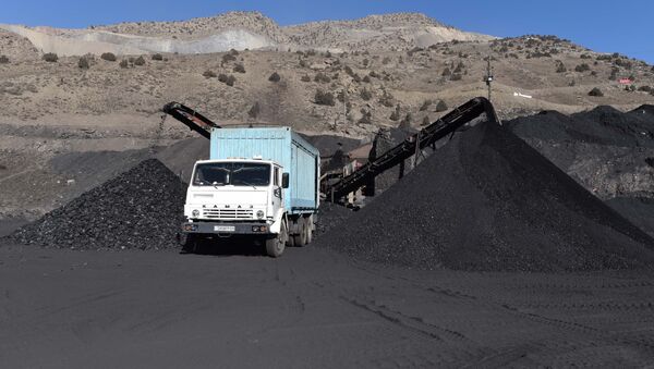 Добыча угля в Таджикистане, архивное фото - Sputnik Тоҷикистон