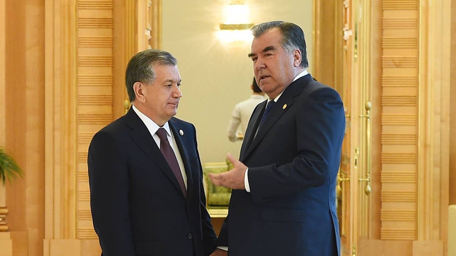 Президент РТ Эмомали Рахмон и президент Узбекистана Шавкат Мирзиеев, архивное фото - Sputnik Таджикистан, 1920, 31.05.2022
