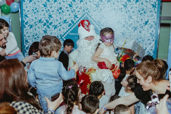 Детская новогодняя ёлка во дворце борьбы имени Ивана Ярыгина - Sputnik Таджикистан