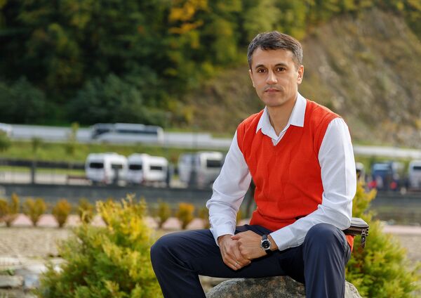 Врач Рустам Мирсадиков в нерабочее время Врач Рустам Мирсадиков в нерабочее время - Sputnik Таджикистан