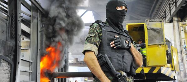 Сотрудник СНБ Узбекистана Сотрудник СНБ Узбекистана - Sputnik Таджикистан