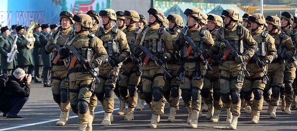 Празднование дня защитников Родины в Ташкенте - Sputnik Таджикистан