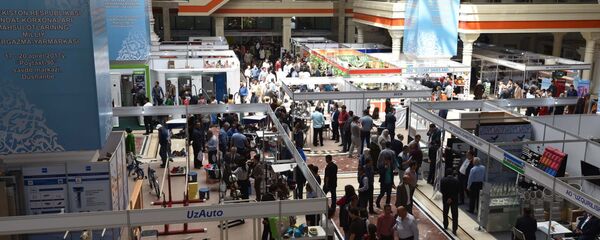 Выставка ярмарка продукции промышленных товаров Республики Узбекистан 2017 - Sputnik Тоҷикистон