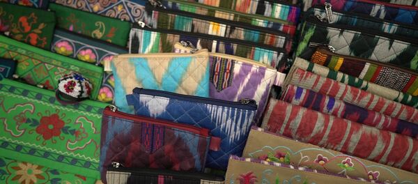 Товары из Таджикистана и Узбекистана на выставке-ярмарке Тюбетейка - Sputnik Таджикистан