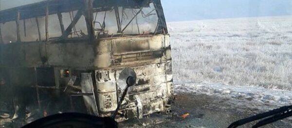 Сгоревший в Казахстане пассажирский автобус - Sputnik Тоҷикистон