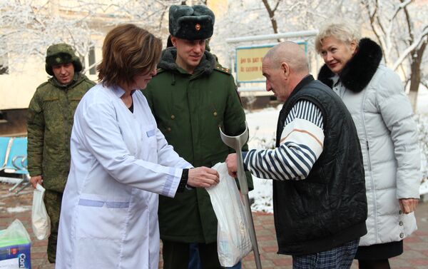 Российские медики оказали гуманитарную помощь постояльцам дома-интерната - Sputnik Тоҷикистон