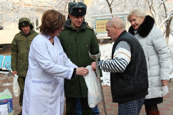 Российские медики оказали гуманитарную помощь постояльцам дома-интерната - Sputnik Таджикистан