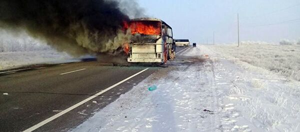 Сгоревший автобус, в котором погибли 52 человека из Узбекистана - Sputnik Тоҷикистон