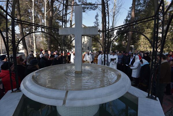 Праздник Крещения Господня, архивное фото - Sputnik Таджикистан