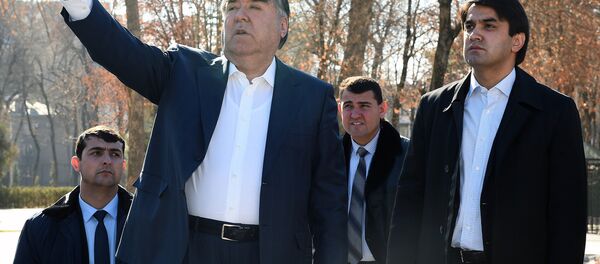 Эмомалӣ Раҳмон ва Рустам Эмомалӣ - Sputnik Тоҷикистон