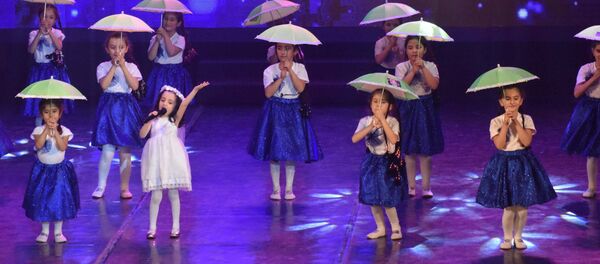 Ҷашнвораи гурӯҳи эҷодии кӯдаконаи Ҳафтранг дар Театри опера ва балети ба номи С.Айнӣ - Sputnik Тоҷикистон