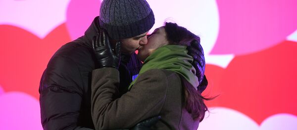 Празднование Дня всех влюбленных, архввное фото - Sputnik Таджикистан