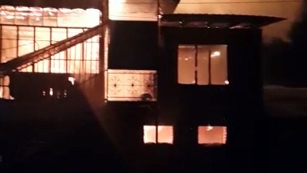 В Ошской области сгорела мечеть — видео с места пожара - Sputnik Тоҷикистон