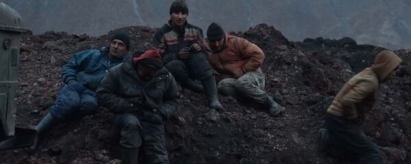 Рабочие горняки, архивное фото Рабочие горняки, архивное фото - Sputnik Таджикистан