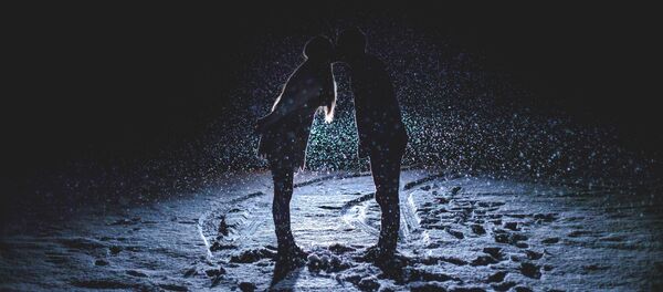 Влюбленная пара, архивное фото - Sputnik Тоҷикистон