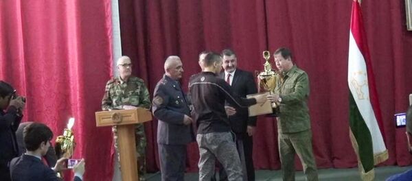 Маросими туҳфасупорӣ ба ғолибони сабқатҳои варзишӣ дар шаҳри Хоруғ - Sputnik Тоҷикистон