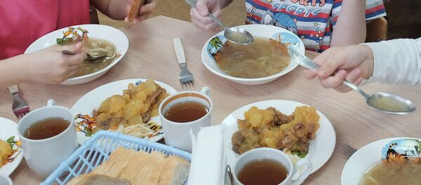 Обед в детском саду, архивное фото - Sputnik Таджикистан