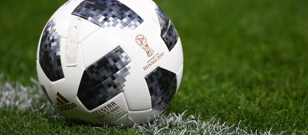 Официальный мяч чемпионата мира по футболу 2018 Telstar 18. - Sputnik Тоҷикистон