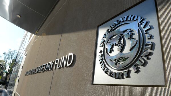 Табличка с логотипом Международного валютного фонда на стене здания МВФ. Архивное фото - Sputnik Тоҷикистон