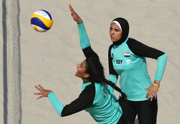 Женская сборная Египта по пляжному волейболу на Олимпиаде в Рио-де-Жанейро - Sputnik Таджикистан