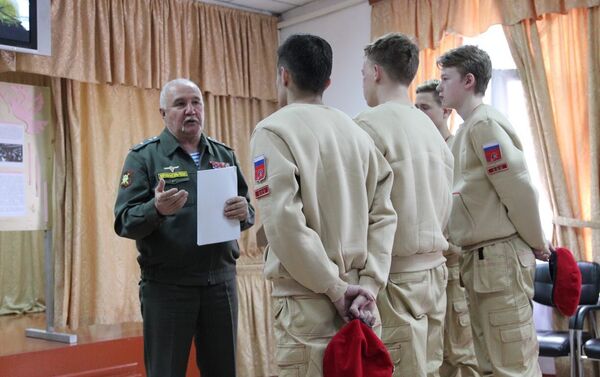 Ветераны 201-й РВБ провели урок мужества на тему блокады Ленинграда - Sputnik Таджикистан