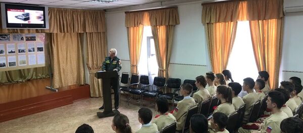 Ветераны 201-й РВБ провели урок мужества на тему блокады Ленинграда Ветераны 201-й РВБ провели урок мужества на тему блокады Ленинграда - Sputnik Таджикистан