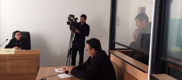 Водителей сгоревшего автобуса привезли в суд в Актобе - Sputnik Тоҷикистон