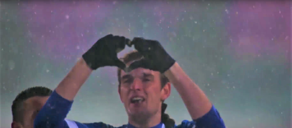 Футболист молодежной сборной Узбекистана после победы в финале ЧА Футболист молодежной сборной Узбекистана после победы в финале ЧА - Sputnik Таджикистан