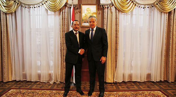 Сироҷиддин Аслов ва муовини вазири корҳҳои хориҷаи Узбакистон Сироҷиддин Аслов ва муовини вазири корҳҳои хориҷаи Узбакистон - Sputnik Тоҷикистон