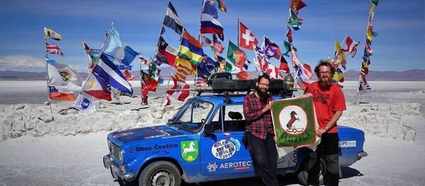 Филип Вогел и Петр Явурек во время путешествия Филип Вогел и Петр Явурек во время путешествия - Sputnik Таджикистан