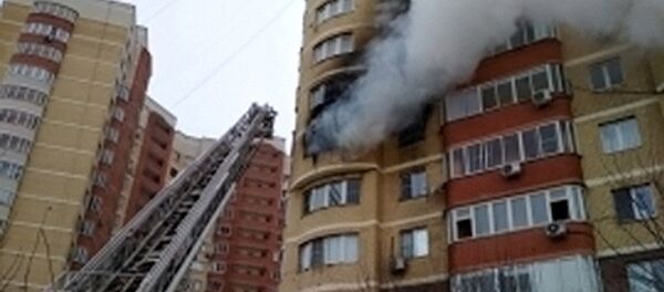 Пожар в многоквартирном жилом доме в Красногорске Московской области. 28 января 2018 - Sputnik Тоҷикистон