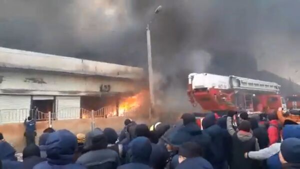 На Ошском рынке крупный пожар — видео - Sputnik Таджикистан