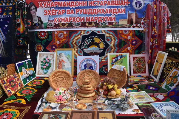 Таҷлили ҷашни Сада дар шаҳри Душанбе Таҷлили ҷашни Сада дар шаҳри Душанбе - Sputnik Тоҷикистон