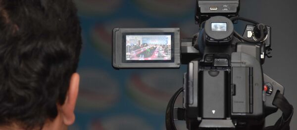 Оператор с видеокамерой, архивное фото - Sputnik Тоҷикистон